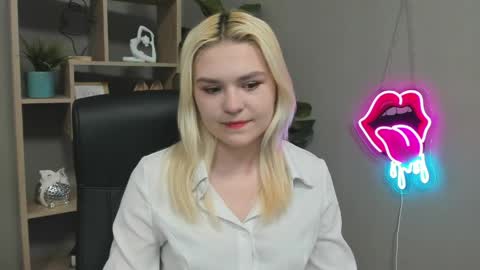 Lily online show from April 13, 6:25 am