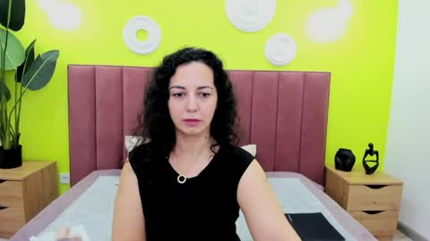 Linda online show from April 12, 1:41 am