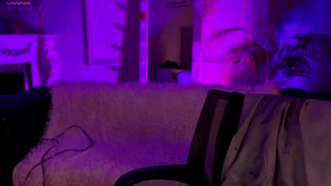 lindsi_luvviv online show from April 15, 8:09 pm