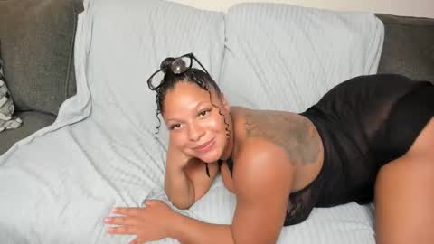 lisaloves6ix9 online show from May 22, 5:27 am