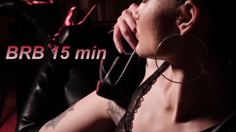 Lisa Moore online show from July 4, 3:24 am