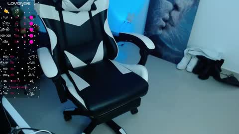 Amelie  online show from March 14, 4:35 am