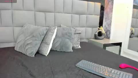 little_melanie online show from July 1, 6:18 pm