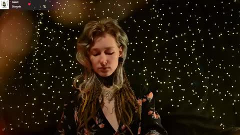 Niki  free tg channel with some photos gifs and info about streams  online show from April 1, 2:14 pm