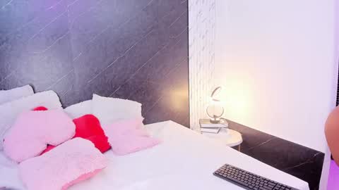 I am Lizz online show from April 17, 12:07 pm