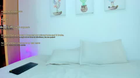 independent model online show from May 22, 8:29 pm