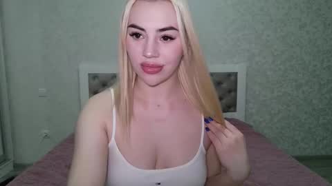 lola_lipps online show from March 13, 6:42 pm