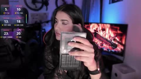 lolaasmith_21 online show from March 10, 4:27 am