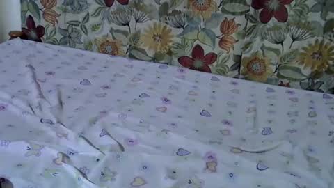 lora_amor online show from April 12, 10:40 am