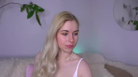 Lorrie online show from April 19, 8:36 am