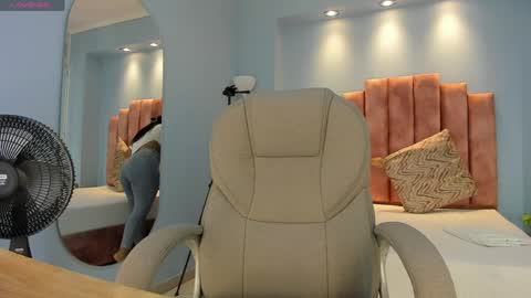  Lou Rosse  online show from April 6, 8:54 pm