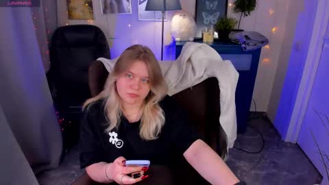 Loise online show from February 4, 9:18 pm