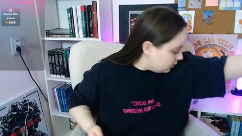 Mia  online show from April 5, 4:50 pm