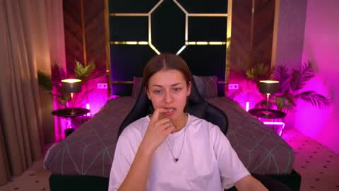 loveedove online show from April 2, 1:19 pm