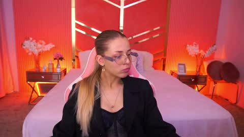 loveedove online show from May 19, 5:58 am