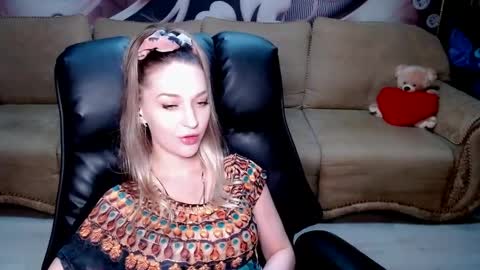 private open online show from April 8, 3:14 pm