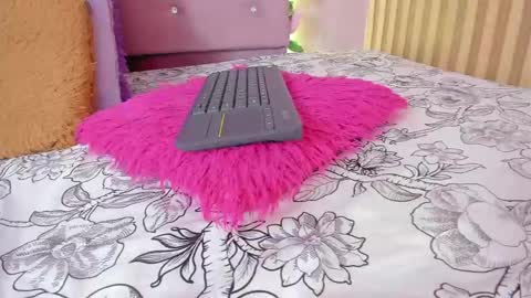Kissy online show from May 8, 7:05 pm