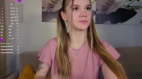 lovelygracee online show from October 25, 2:03 pm