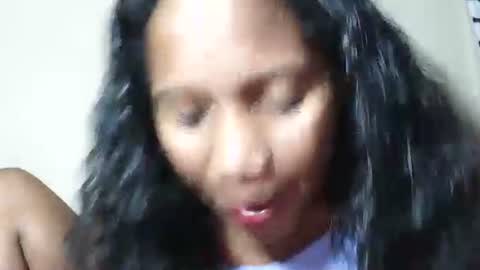 lovelylarra online show from May 31, 7:58 am
