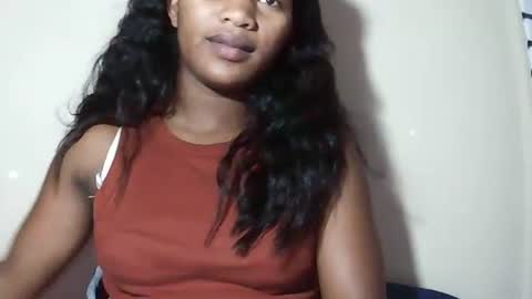 lovelylarra online show from May 30, 7:50 am