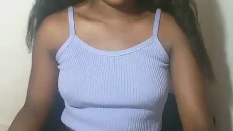 lovelylarra online show from March 3, 8:42 am