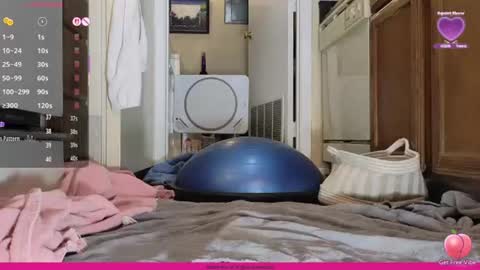 LoveSaraChristine online show from August 1, 8:00 pm