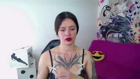 lucia_evans21 online show from May 20, 7:33 pm