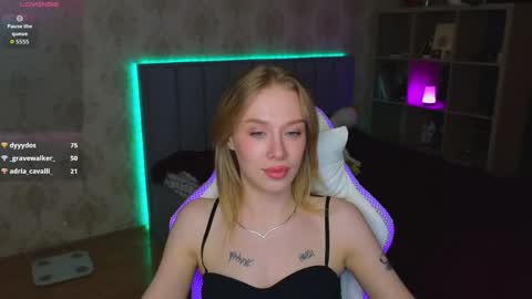 lucia_wiwi online show from June 3, 8:47 pm