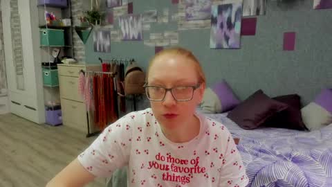 lucky_licky20 online show from April 21, 2:04 am