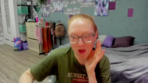lucky_licky20 online show from April 24, 2:14 am