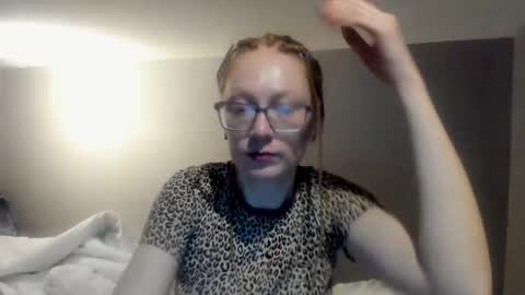 lucky_licky20 online show from March 12, 4:37 am