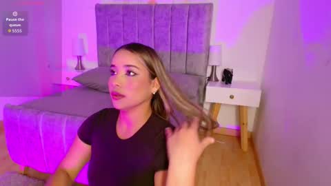 lucy online show from March 18, 3:33 am