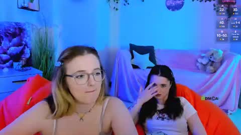 luna_berryy online show from July 4, 11:33 pm