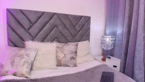 luna_queen7 online show from April 23, 12:29 pm