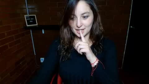 lunaa_m_ online show from February 18, 9:53 pm