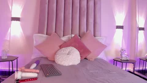 lunaa_moonn online show from March 20, 7:08 pm