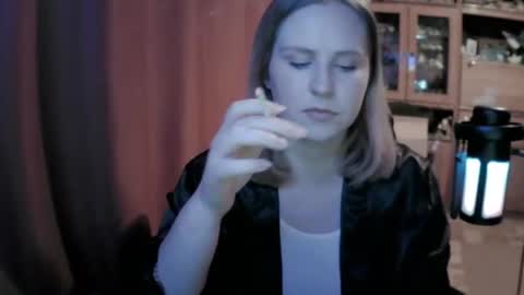 lunamystique_ online show from June 17, 4:08 pm