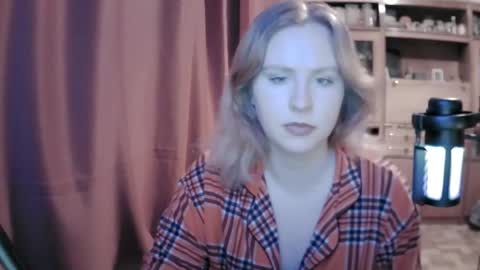 lunamystique_ online show from February 9, 8:55 pm