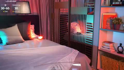 Luna  next streams Mon Tue Fri Sat Sun 8pm-5am gmt0 online show from April 13, 9:37 pm