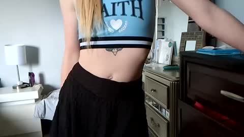 lunapixie2020 online show from January 27, 7:35 pm