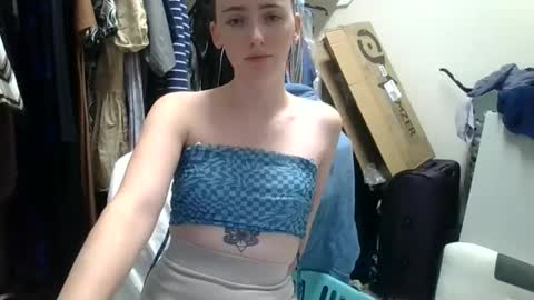 lunapixie2020 online show from May 27, 1:57 am