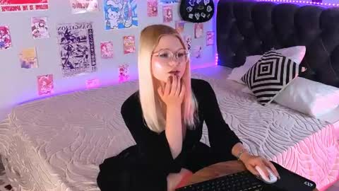lunariafox online show from July 4, 3:08 pm