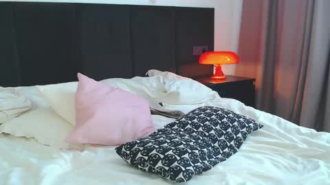 LunaticaBae online show from March 21, 8:19 am