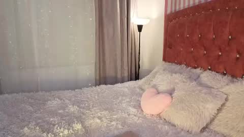 lunavelvet7 online show from April 18, 7:07 pm