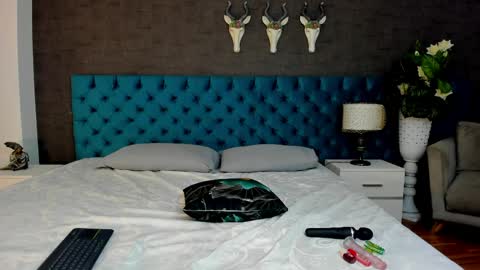 Luna online show from April 6, 3:57 pm