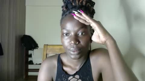 luo_queen online show from May 4, 8:18 am