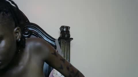 lutino_lovebirds online show from March 28, 10:04 am