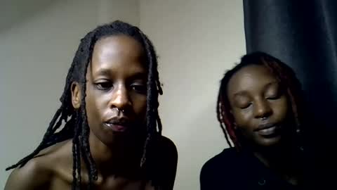 lutino_lovebirds online show from August 8, 12:02 pm