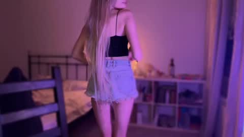 luv_jess online show from September 23, 5:00 pm