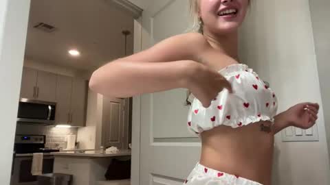 Aimee online show from May 26, 3:17 am